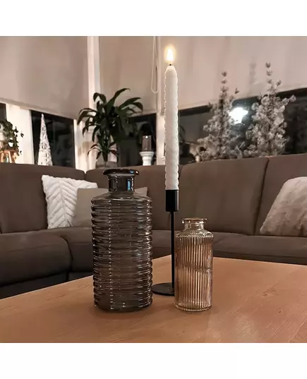 geribbelde flesvaas glas grijs op tafel
